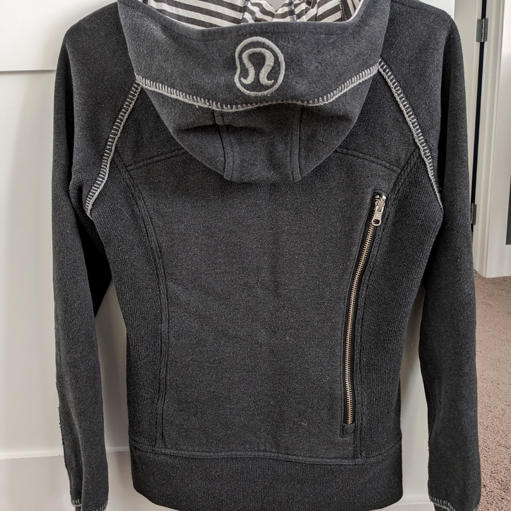 Good used condition Lululemon Scuba hoodie - Picture 5 of 5